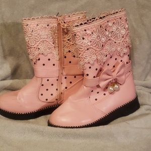 Never worn no tag boots